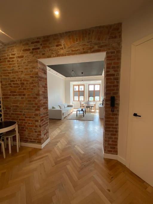 Wyjatkowy Apartament Blisko Rynku Apartment วรอตซวาฟ ภายนอก รูปภาพ