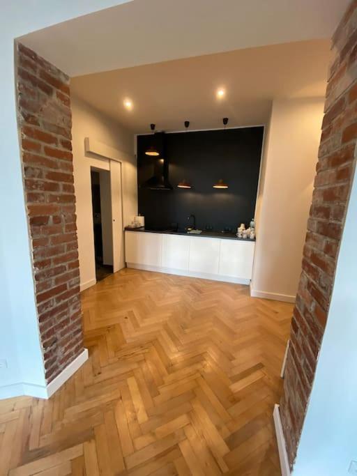 Wyjatkowy Apartament Blisko Rynku Apartment วรอตซวาฟ ภายนอก รูปภาพ